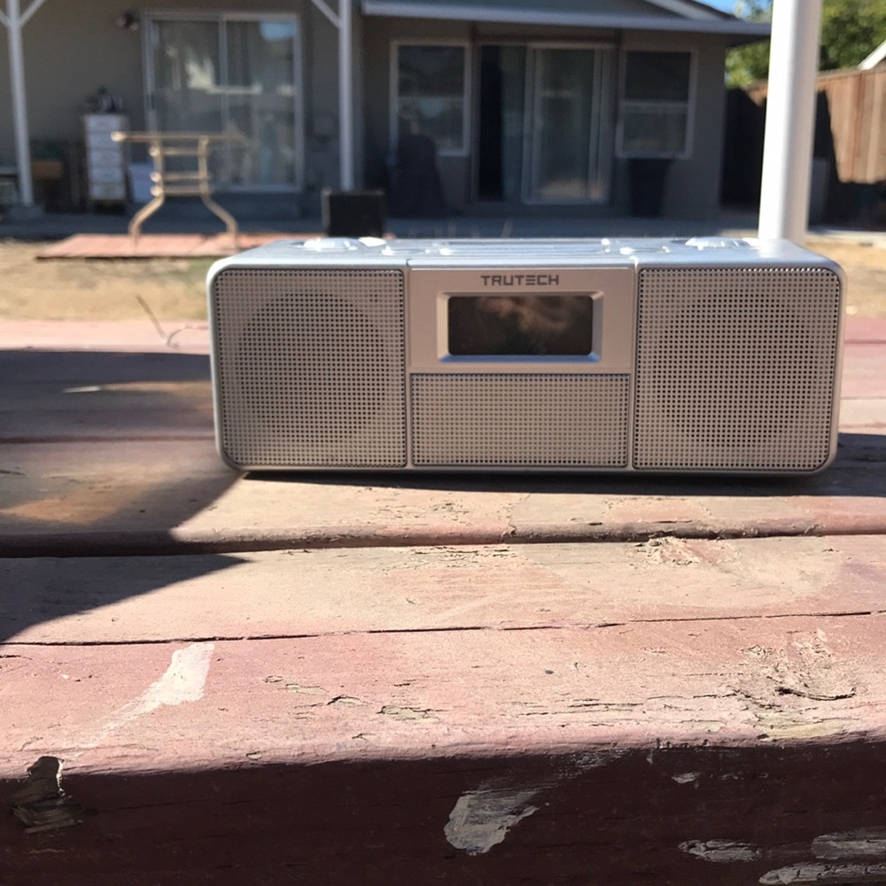 Radio dock  for your bed with alarm clock